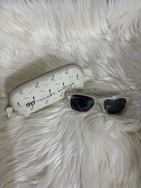 1989 (Taylor’s Version) Cream Sunglasses and Case